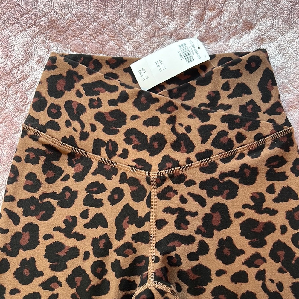 NWT: Abercrombie Crossover Leggings - Cheetah/Leopard Print - XS